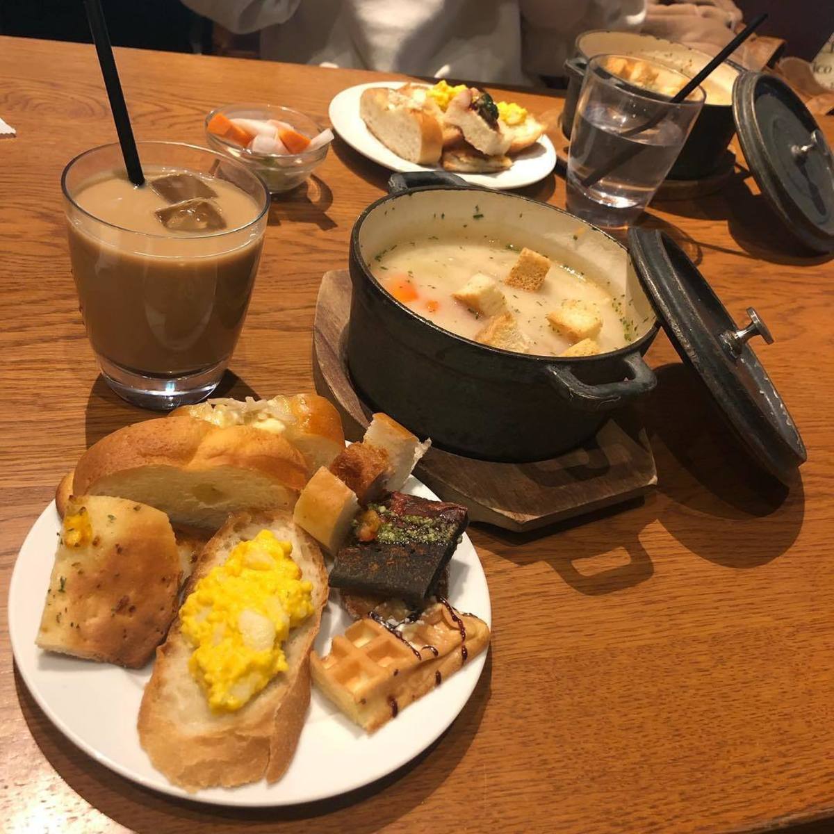 パンビュッフェ 肉イタリアン 茶屋町 ファクトリーカフェ の予約 大阪府 ダイニングバー Autoreserve