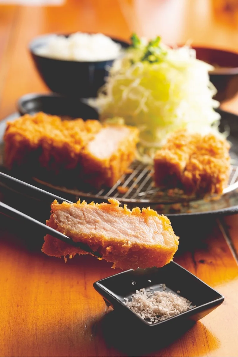 黒豚通り六白 めがね橋店