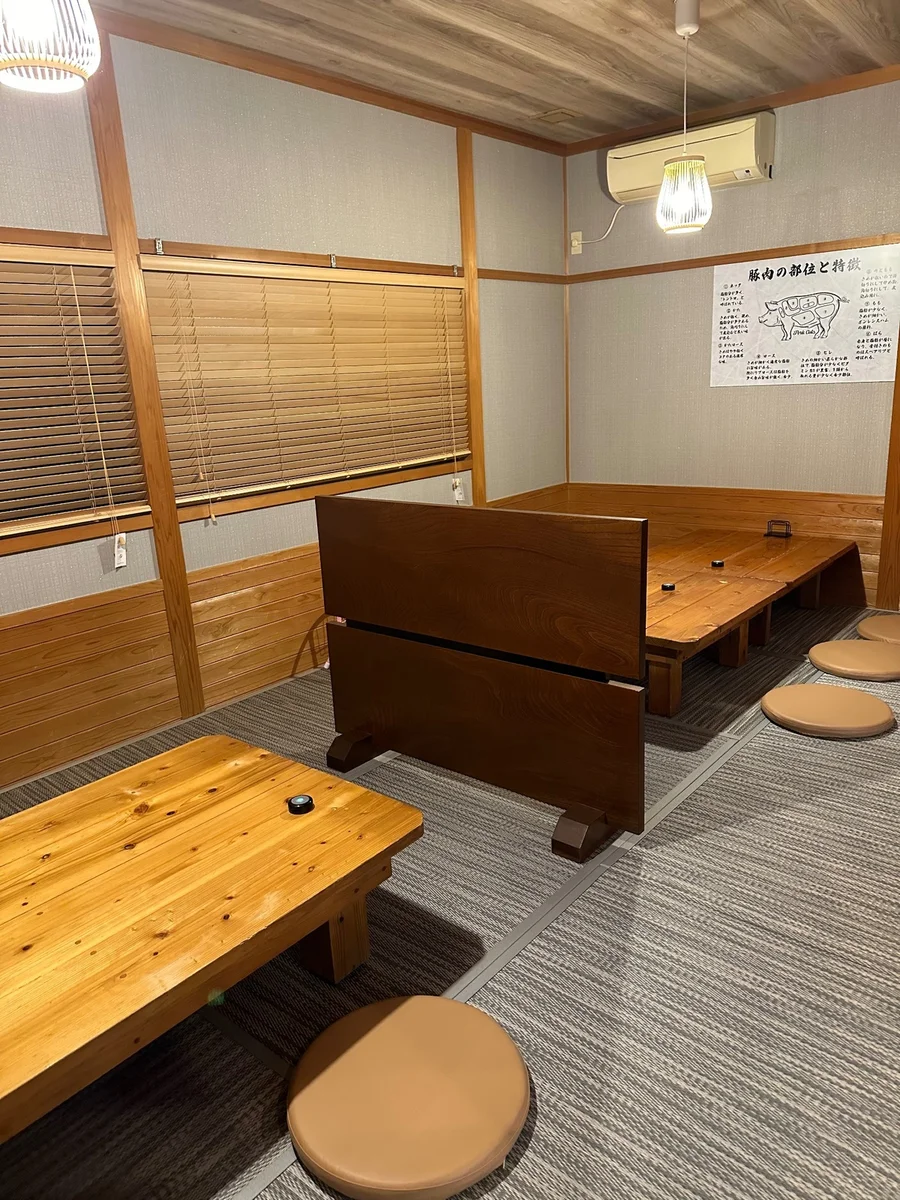 黒豚通り六白 大村店