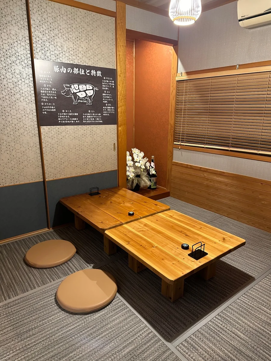 黒豚通り六白 大村店