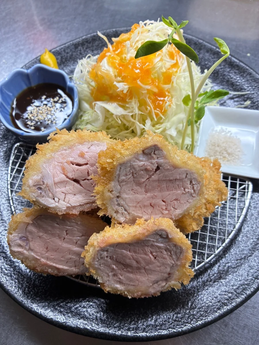 黒豚通り六白 大村店