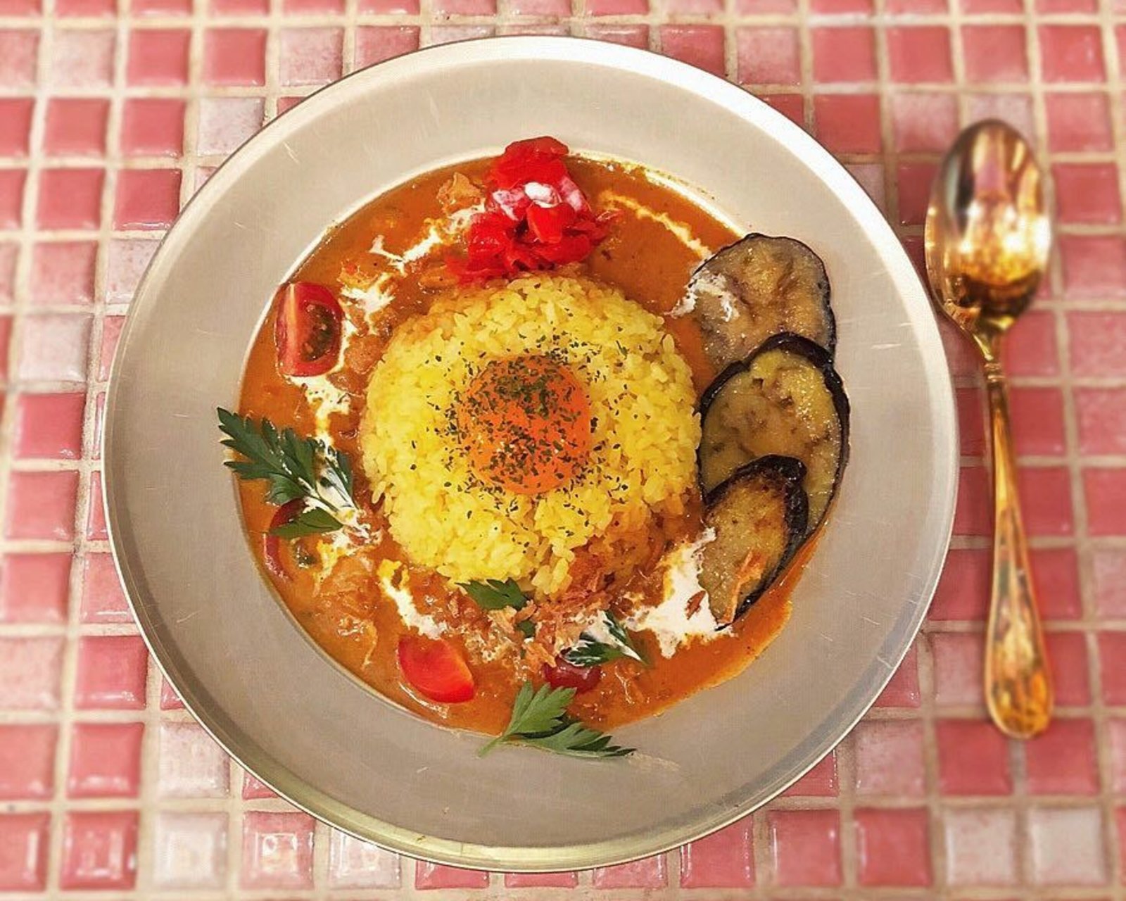 バッキンガム宮殿　食器 英国製 ロイヤルコレクション バッキンガム宮殿 1998年 詳細