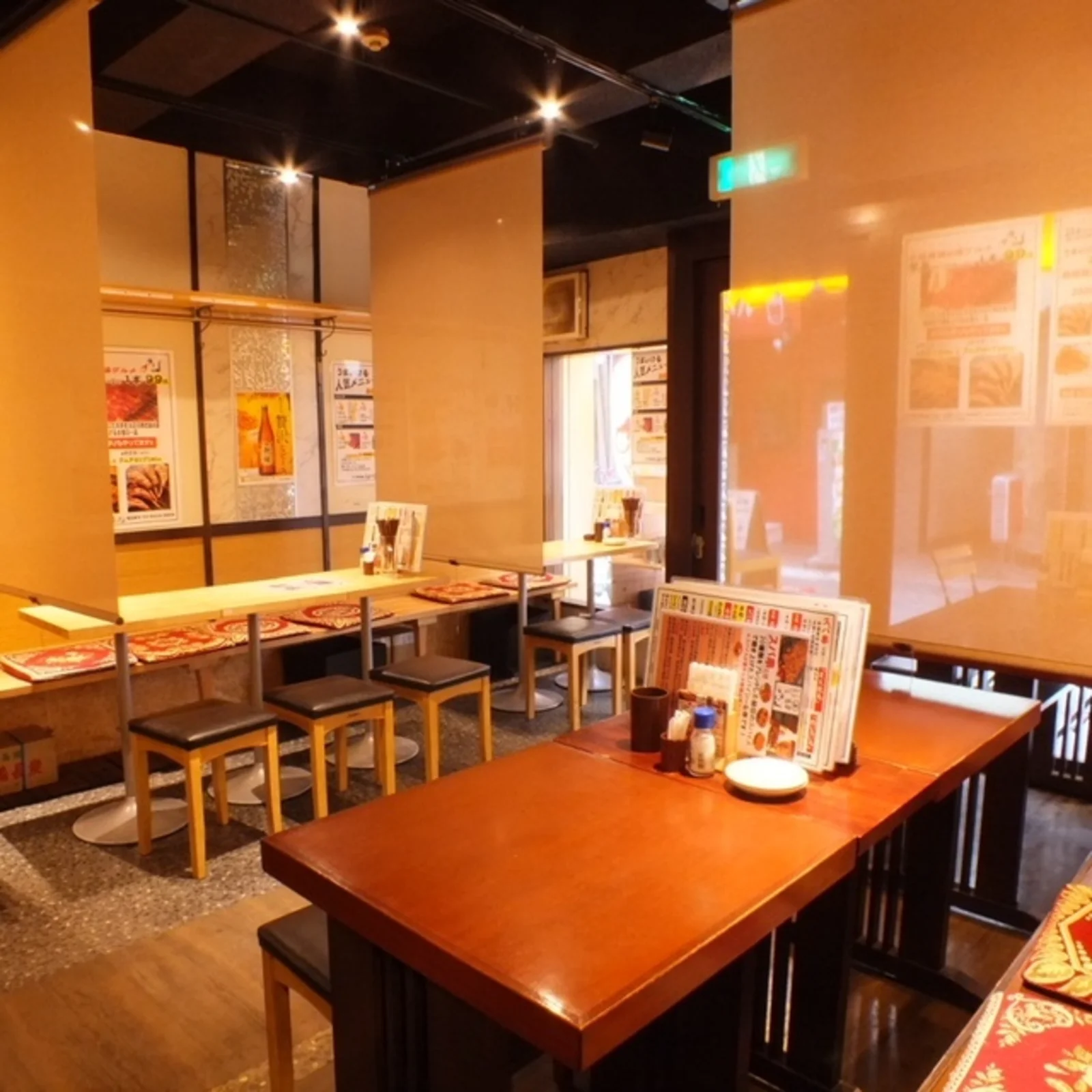 焼き鳥&焼きラム うまいける - Atmosphere